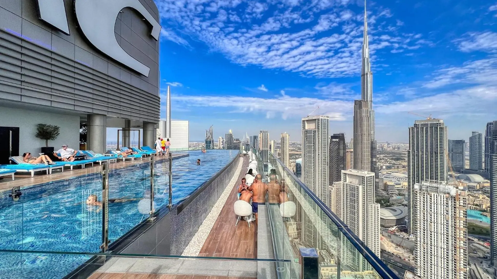 2Br With Infinity Pool & Burj Khalifa View Apartment Dubai