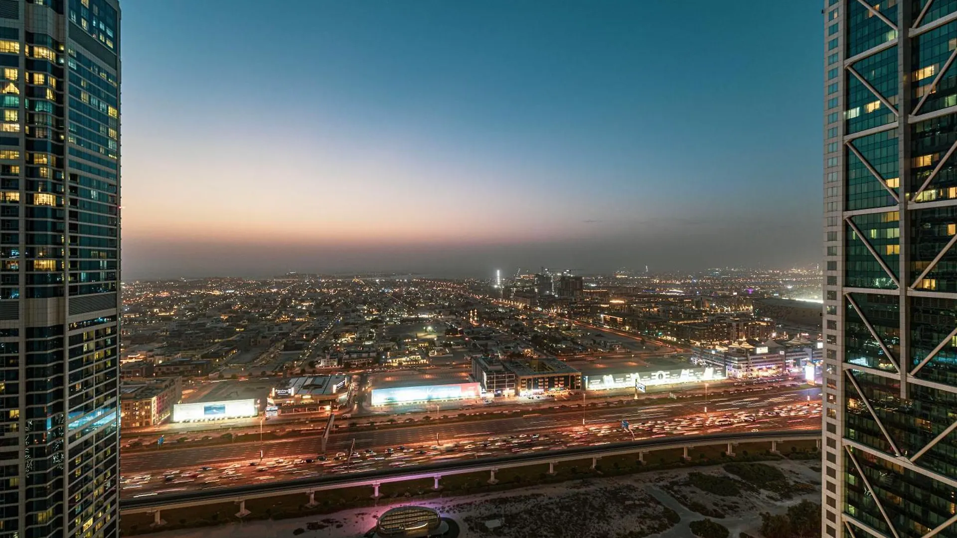 2Br With Infinity Pool & Burj Khalifa View Apartment Dubai