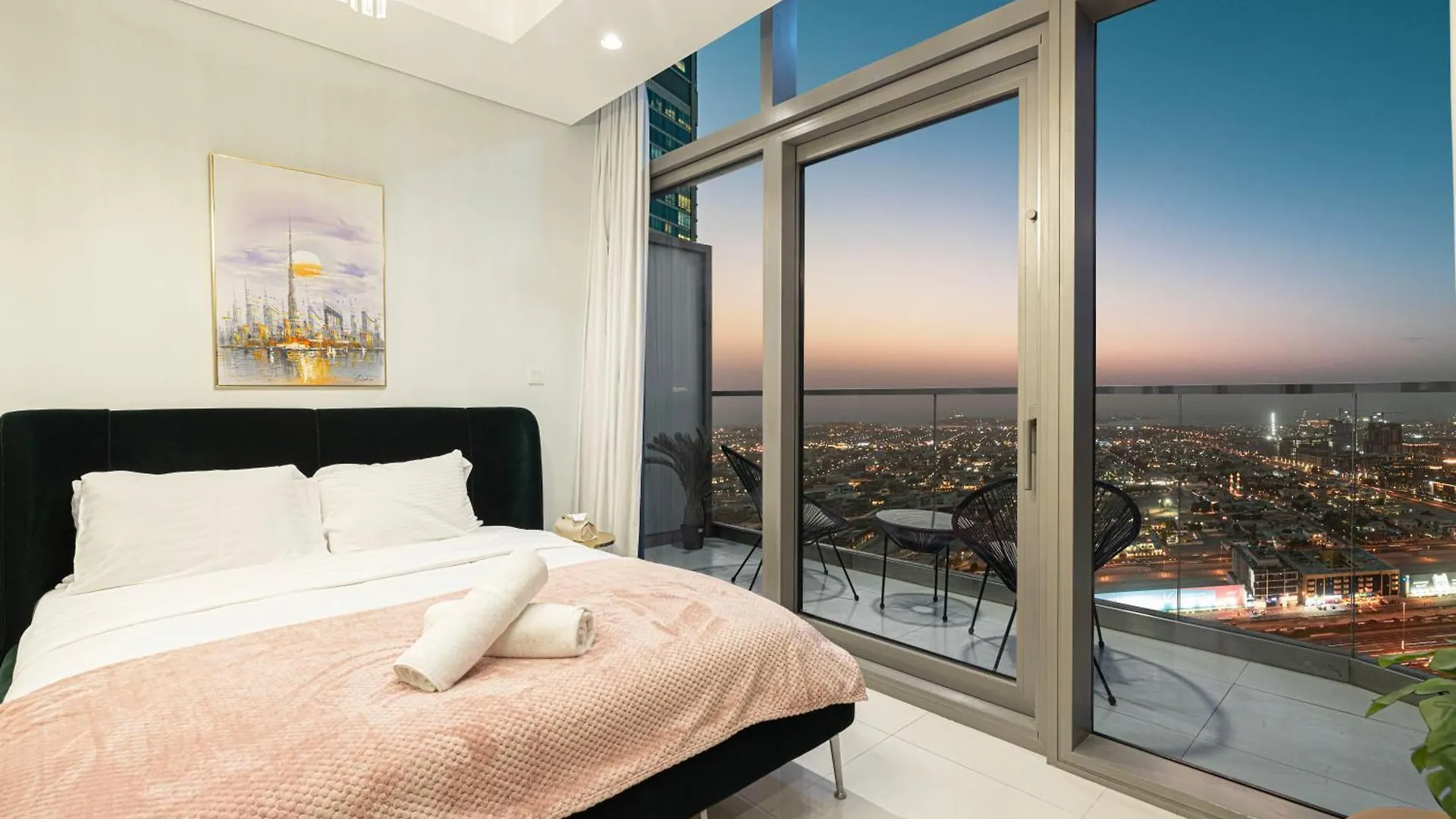 شقة 2Br With Infinity Pool & Burj Khalifa View دبي الإمارات العربية المتحدة
